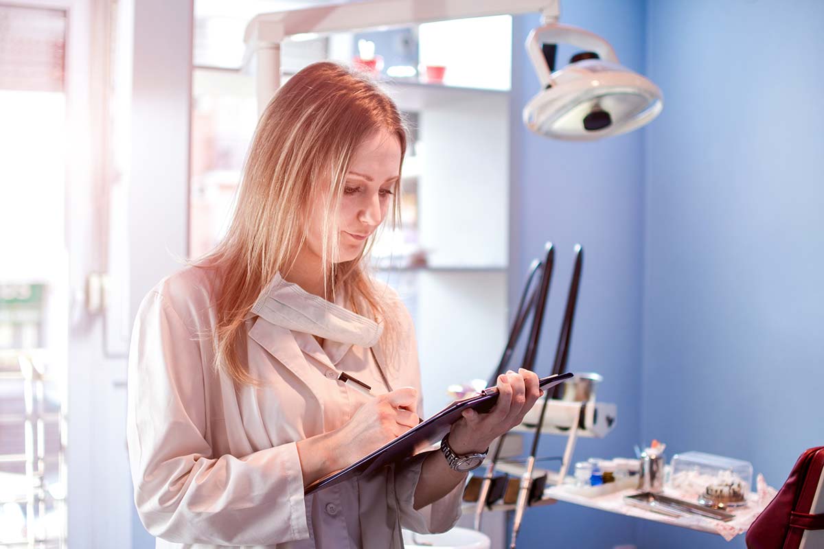 What Is a Dental Emergency patient learning about dental emergency